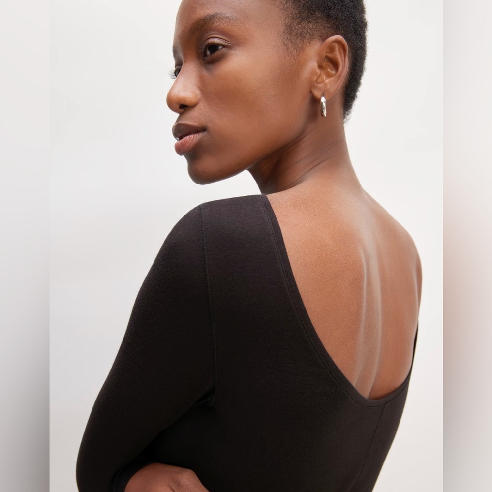 Everlane The Supima Form Scoop-Back Tee - Picture 2 of 4